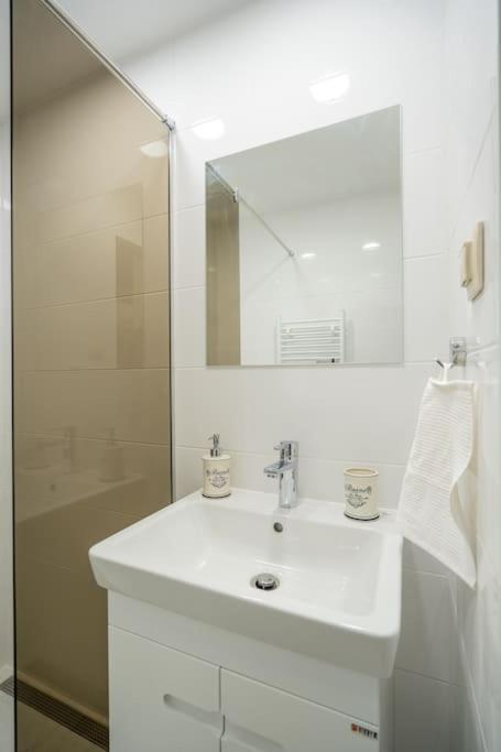 Top Location Central New & Spacious 3 Bdr Apt Medical Academy Sofia Exterior foto
