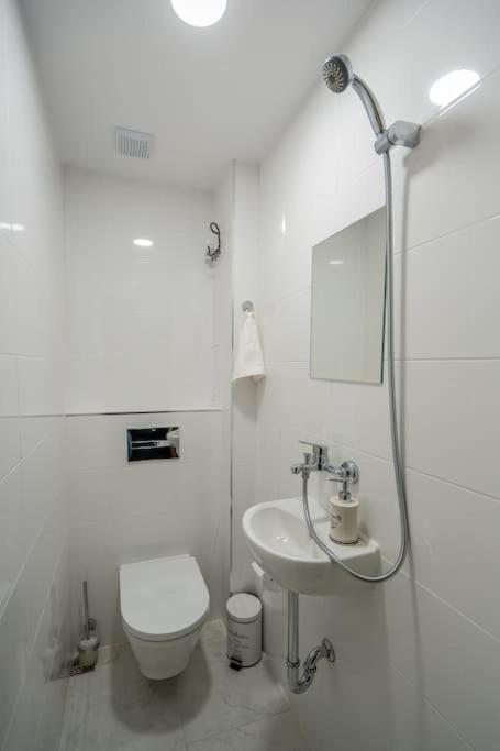 Top Location Central New & Spacious 3 Bdr Apt Medical Academy Sofia Exterior foto